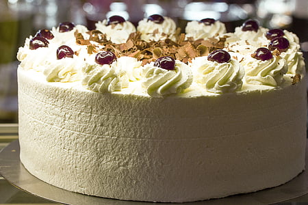 single layered cake with icing thumbnail