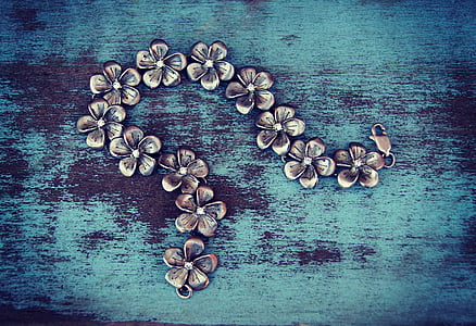 silver-colored floral chain bracelet thumbnail