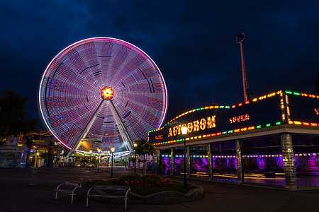 photo of white and purple lighted Ferris wheel during nighttime thumbnail