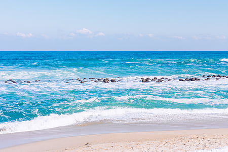 landscape photography of seashore thumbnail