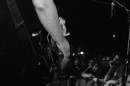 people watching person playing guitar thumbnail