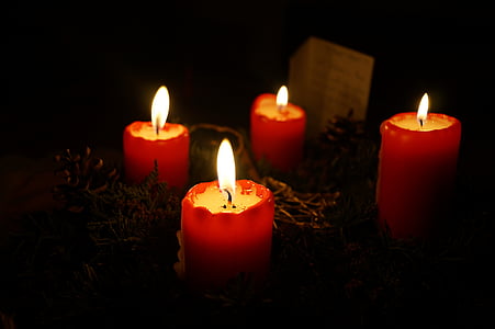four red pillar candles thumbnail