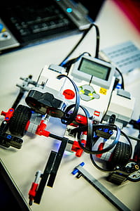 white and red DIY robot thumbnail