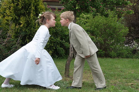girl and boy about to kiss thumbnail