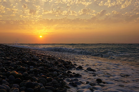 scenery of body of water thumbnail