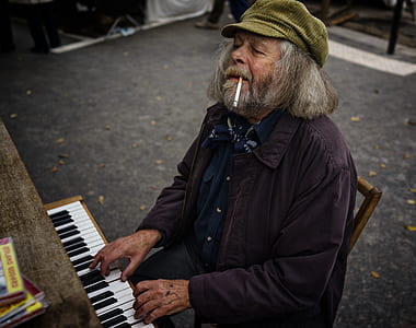 elderly man playing keyboard on the streets thumbnail