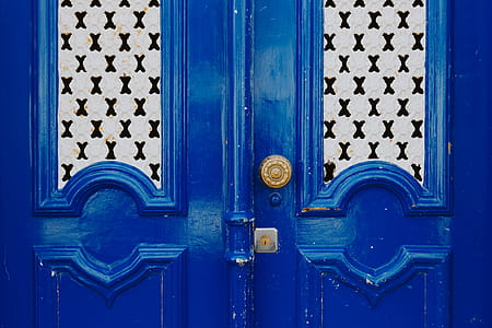 Colorful wooden door in the facade of a typical Portuguese house at Lisbon, Portugal thumbnail
