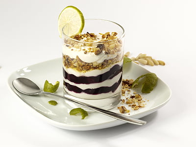 cookies and cream in glass cup thumbnail