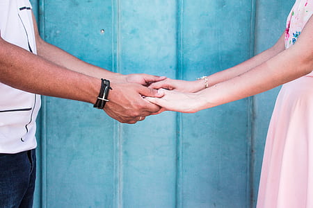 man holding woman thumbnail