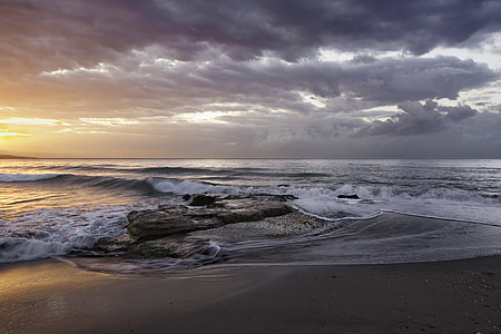 ocean waves on the seashore thumbnail