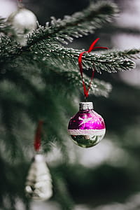Old-fashioned Christmas tree ornaments thumbnail