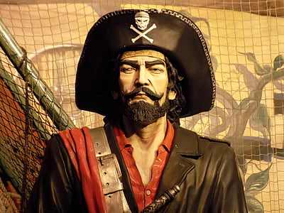 photography of pirate statue thumbnail