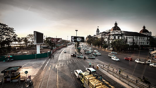 vehicles on busy road thumbnail