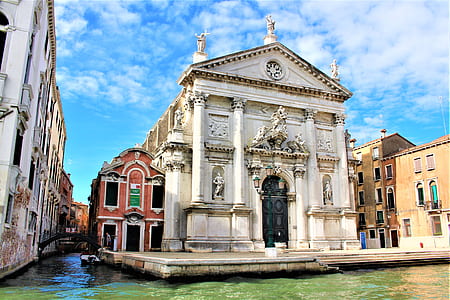 white cathedral in Venice, Italy thumbnail