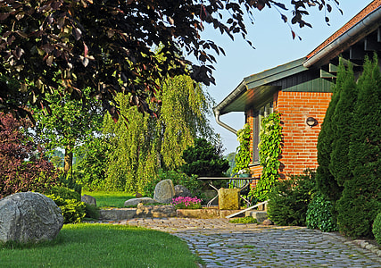 brown brick house thumbnail