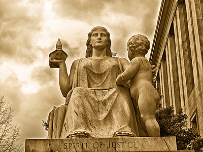woman and child statue thumbnail