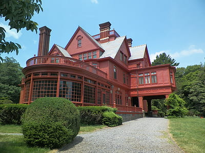 red and white house thumbnail
