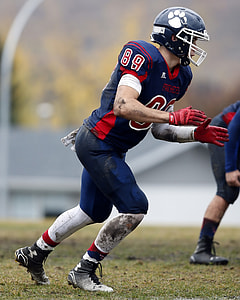 American Football Player, Defender thumbnail