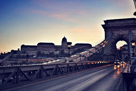 cars passing through Brooklyn bridge thumbnail