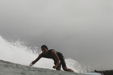 Man Surfing Sea thumbnail