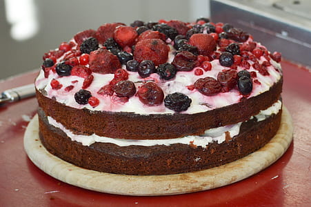 chocolate berry cake thumbnail