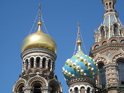 gold and green dome temple under blue sky thumbnail