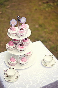 white cupcake tier thumbnail