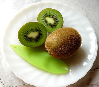 saucer of kiwi fruits thumbnail