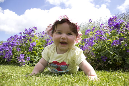 girl crawls on grass photography thumbnail