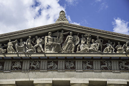 Stone art on the roof of the Parthenon thumbnail
