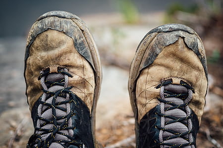 brown hiking shoes thumbnail
