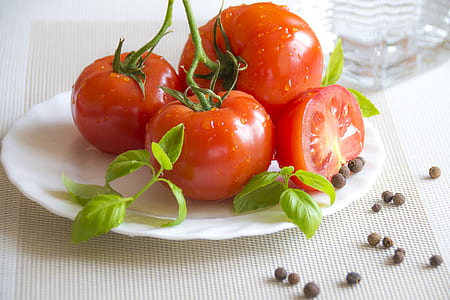 tomatoes on plate thumbnail