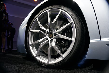 close-up photo of vehicle wheel with tire thumbnail