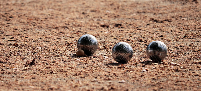 three baunding balls thumbnail