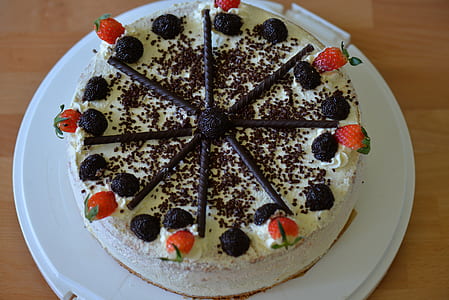 cake with strawberry toppings thumbnail