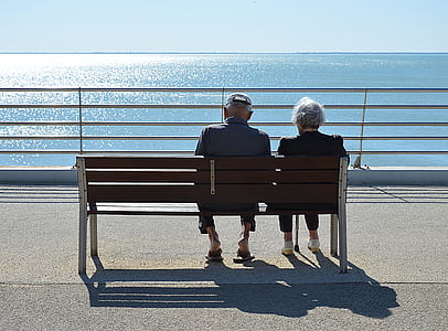 man and woman sitting on bench thumbnail