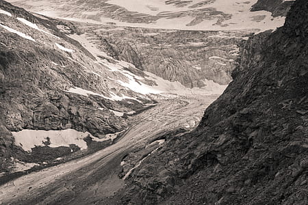 grayscale of canyon thumbnail