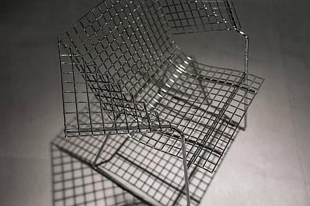 Metal wire chair thumbnail