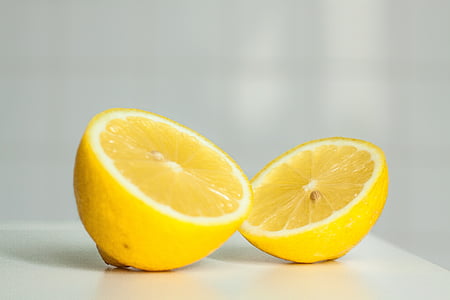 sliced yellow lemon thumbnail