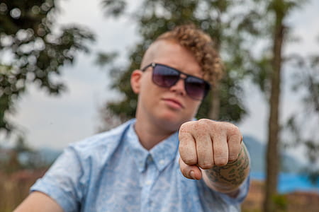 shallow focus photography of man thumbnail