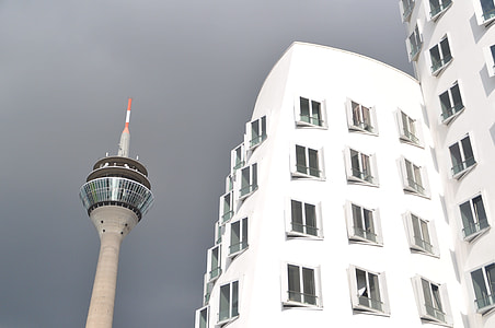Gehry Buildings, Düsseldorf thumbnail