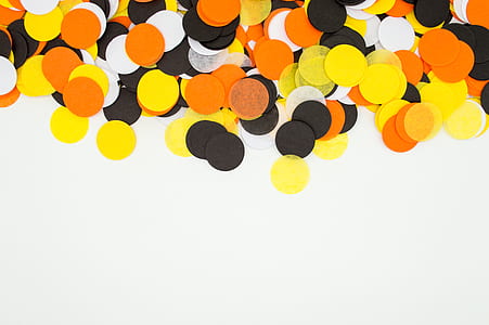 round assorted-color paper cutouts thumbnail