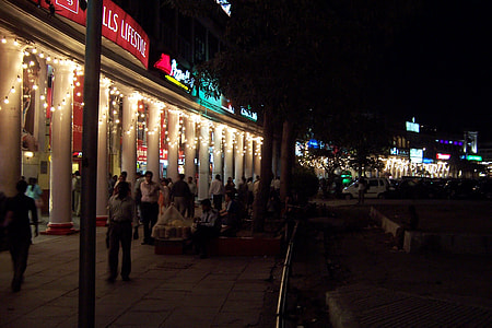 Shops along the innermost Connaught Circle in Delhi, India thumbnail