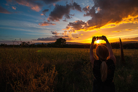 woman capturing sunset thumbnail