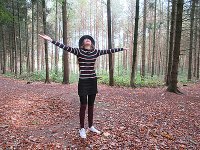 woman wearing black and white fashion clothes standing in forest photography thumbnail