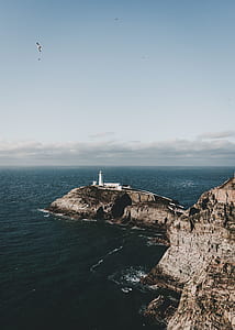 lighthouse on brown isle thumbnail