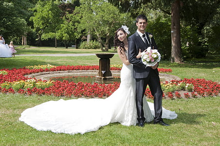 couple on outdoors thumbnail