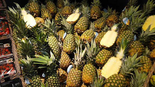 A bunch of Pineapples thumbnail