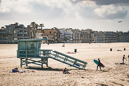people on seashore thumbnail