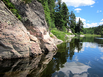 lake surrounded by trees thumbnail
